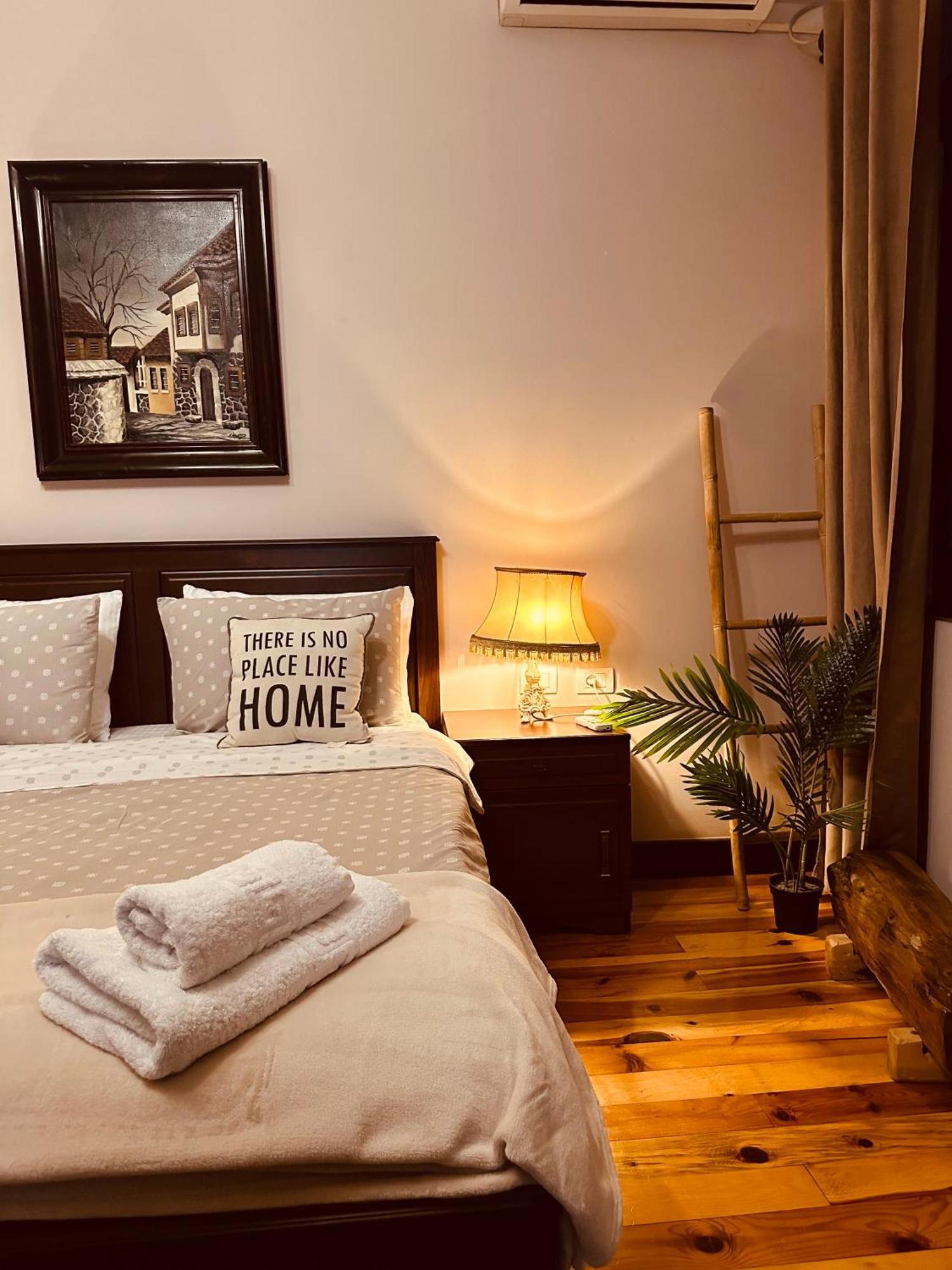 Villa Elezi 2 Корча Екстериор снимка